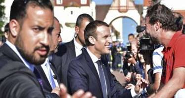 Alexandre Benalla aux côtés d'Emmanuel Macron, le 18 juin 2017.