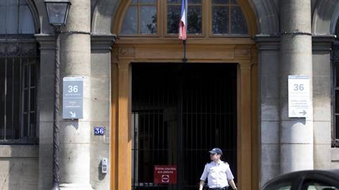 L'entrée de 36 quai des Orfèvres à Paris, le 6 aout 2014 [Kenzo Tribouillard / AFP]
